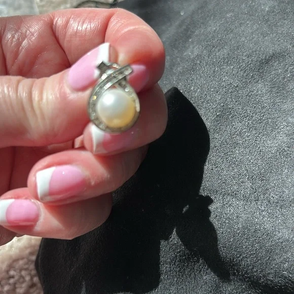 14kt White Gold lever back earrings with real diamonds- from Littmans! 🦋 - Picture 3 of 10